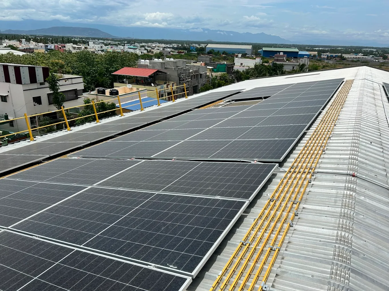 Commercial rooftop solar array installed by Scaler Solar